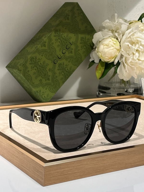 Gucci Sunglasses 72